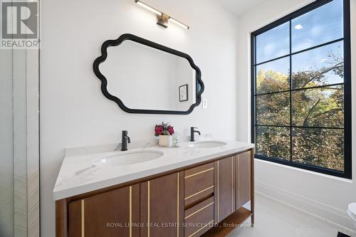 480 Scarsdale Crescent, Oakville, ON - Indoor Photo Showing Bathroom