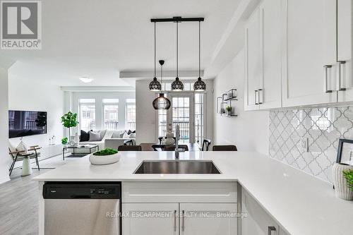 16 Backwater Trail, Brampton, ON - Indoor Photo Showing Kitchen