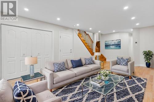 1122 Hickory Hollow Glen, Mississauga, ON - Indoor Photo Showing Living Room