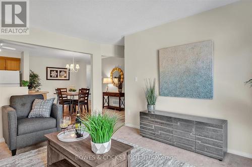 1409 Lillico Crescent, Peterborough (Monaghan), ON - Indoor Photo Showing Living Room