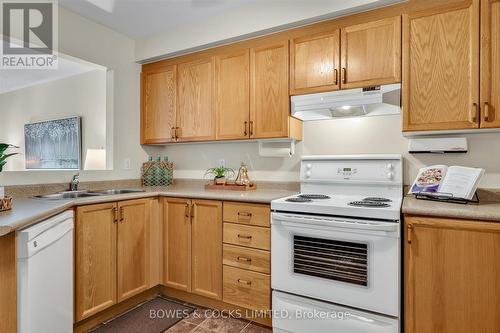 1409 Lillico Crescent, Peterborough (Monaghan), ON - Indoor Photo Showing Kitchen With Double Sink