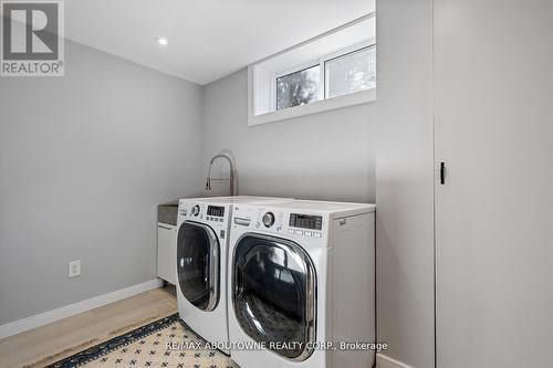 2254 Yates Court, Oakville, ON - Indoor Photo Showing Laundry Room