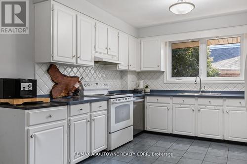 2254 Yates Court, Oakville, ON - Indoor Photo Showing Kitchen