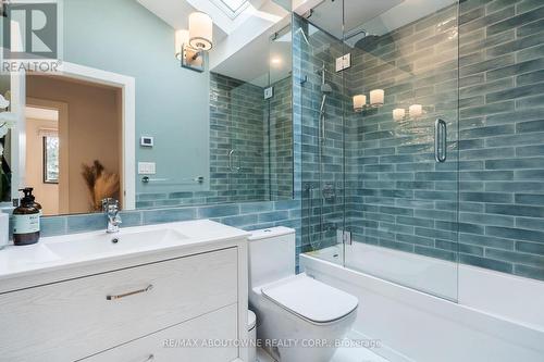 561 Rebecca Street, Oakville, ON - Indoor Photo Showing Bathroom