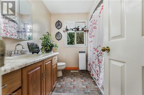 582815 Sideroad 9B, Chatsworth (Twp), ON - Indoor Photo Showing Bathroom