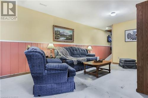 582815 Sideroad 9B, Chatsworth (Twp), ON - Indoor Photo Showing Living Room