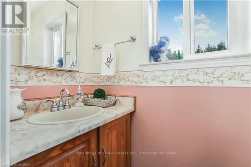 582815 Sideroad 9B, Chatsworth, ON - Indoor Photo Showing Bathroom