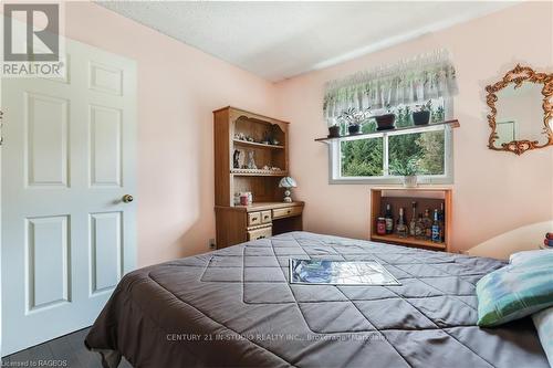 582815 Sideroad 9B, Chatsworth, ON - Indoor Photo Showing Bedroom