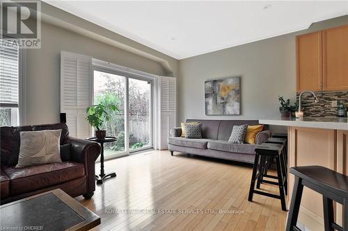 1104 Agram Drive, Oakville, ON - Indoor Photo Showing Living Room