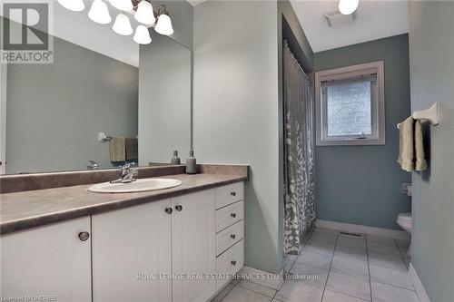 1104 Agram Drive, Oakville, ON - Indoor Photo Showing Bathroom