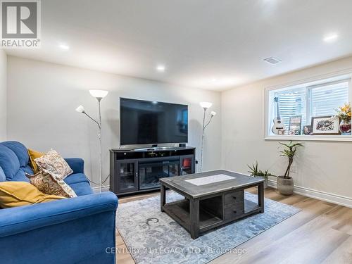 392 Wilson Drive W, Milton, ON - Indoor Photo Showing Living Room