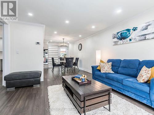 392 Wilson Drive W, Milton, ON - Indoor Photo Showing Living Room