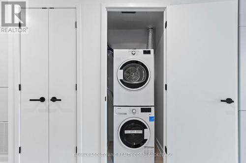 3811 - 55 Charles Street E, Toronto, ON - Indoor Photo Showing Laundry Room