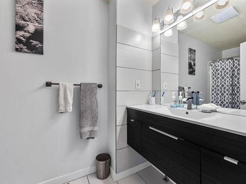 829 Dunrobin Drive, Kamloops, BC - Indoor Photo Showing Bathroom