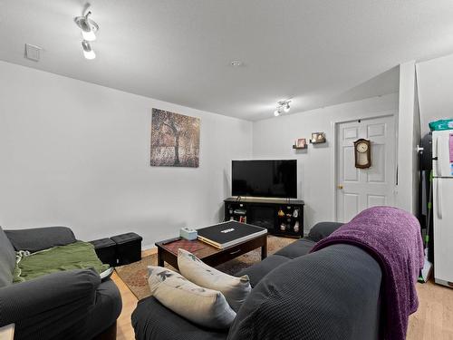 2173 Glenwood Drive, Kamloops, BC - Indoor Photo Showing Living Room