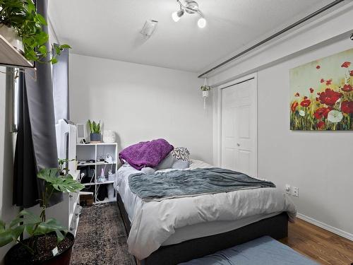 2173 Glenwood Drive, Kamloops, BC - Indoor Photo Showing Bedroom