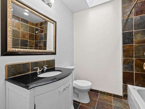 2173 Glenwood Drive, Kamloops, BC - Indoor Photo Showing Bathroom