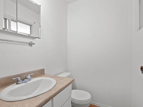 2173 Glenwood Drive, Kamloops, BC - Indoor Photo Showing Bathroom