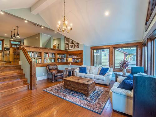 1844 Paul Lake Road, Kamloops, BC - Indoor Photo Showing Living Room