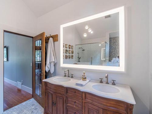 1844 Paul Lake Road, Kamloops, BC - Indoor Photo Showing Bathroom