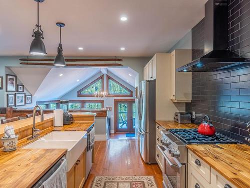 1844 Paul Lake Road, Kamloops, BC - Indoor Photo Showing Kitchen With Double Sink