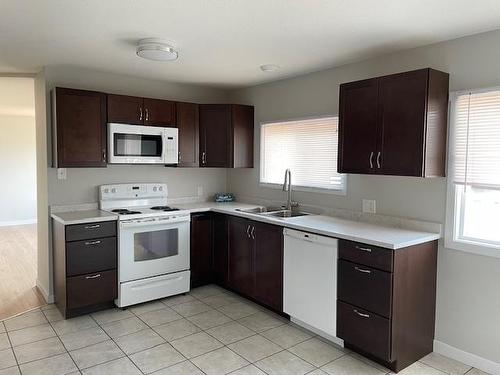 372/374 Mcgowan Ave, Kamloops, BC - Indoor Photo Showing Kitchen With Double Sink