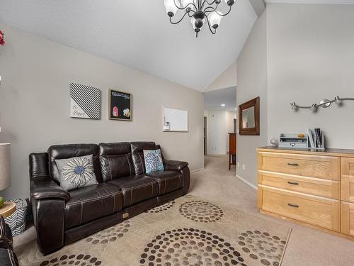 105 Puett Ranch Road, Kamloops, BC - Indoor Photo Showing Living Room