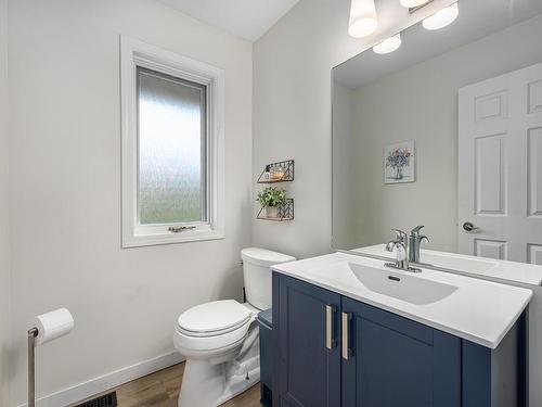 105 Puett Ranch Road, Kamloops, BC - Indoor Photo Showing Bathroom