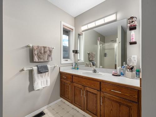 105 Puett Ranch Road, Kamloops, BC - Indoor Photo Showing Bathroom