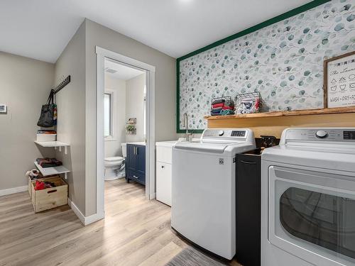 105 Puett Ranch Road, Kamloops, BC - Indoor Photo Showing Laundry Room