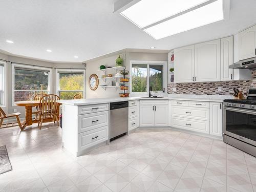 105 Puett Ranch Road, Kamloops, BC - Indoor Photo Showing Kitchen