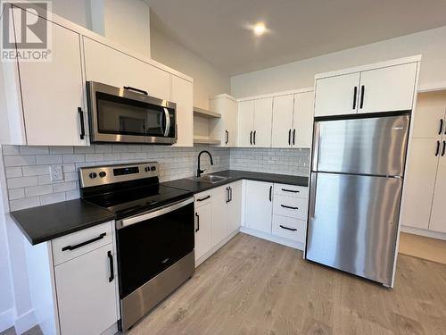 8000 Vedette Drive Unit# 23, Osoyoos, BC - Indoor Photo Showing Kitchen