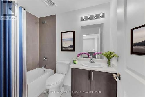 308 - 460 Dundas Street E, Hamilton, ON - Indoor Photo Showing Bathroom