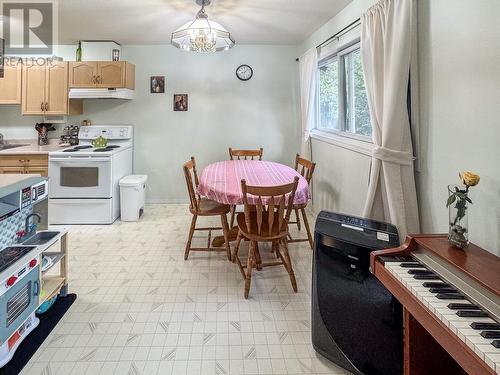 2401 12Th  N Street Unit# 6, Cranbrook, BC - Indoor Photo Showing Kitchen