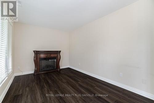 5 - 312 Reynolds Street, Oakville, ON - Indoor Photo Showing Other Room With Fireplace