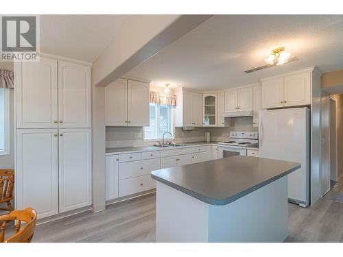 1562 Nicolani Court, Kamloops, BC - Indoor Photo Showing Kitchen