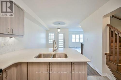 104 Frost Court, Milton, ON - Indoor Photo Showing Kitchen With Double Sink