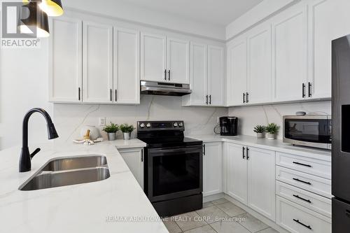 879 Hickory Crescent, Milton, ON - Indoor Photo Showing Kitchen With Double Sink