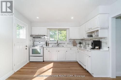 608 Thornwood Avenue, Burlington, ON - Indoor Photo Showing Kitchen