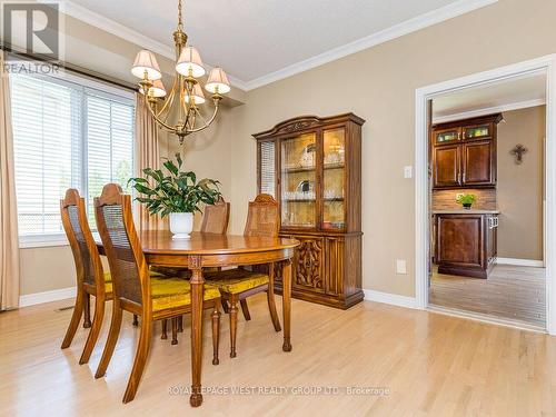 7 Vantagebrook Court, Caledon, ON - Indoor Photo Showing Dining Room