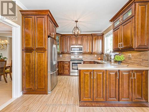 7 Vantagebrook Court, Caledon, ON - Indoor Photo Showing Kitchen