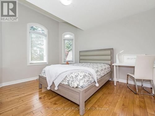 7 Vantagebrook Court, Caledon, ON - Indoor Photo Showing Bedroom