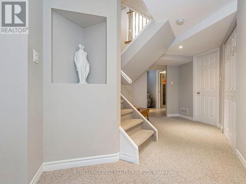 7 Vantagebrook Court, Caledon, ON - Indoor Photo Showing Other Room