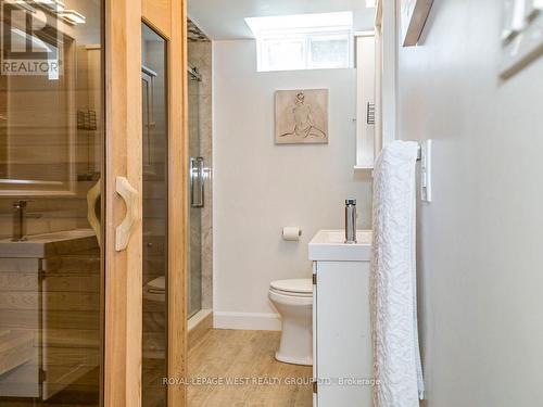 7 Vantagebrook Court, Caledon, ON - Indoor Photo Showing Bathroom