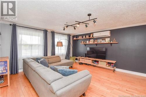 416 Wade Street, Tracadie, NB - Indoor Photo Showing Living Room