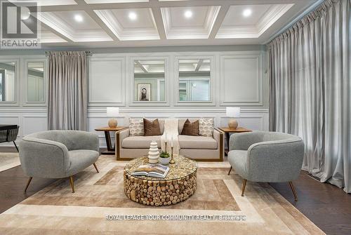 102 Ruggles Avenue, Richmond Hill, ON - Indoor Photo Showing Living Room