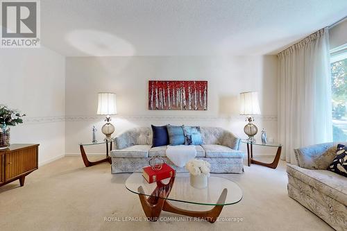 4 Melbourne Place, Brampton, ON - Indoor Photo Showing Living Room