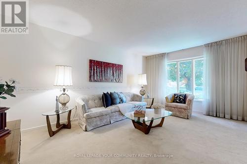 4 Melbourne Place, Brampton, ON - Indoor Photo Showing Living Room