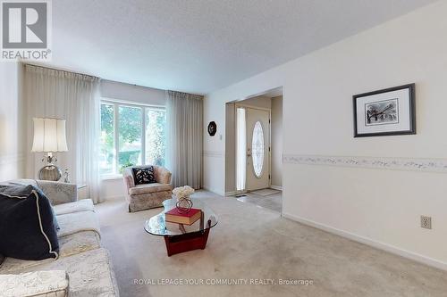 4 Melbourne Place, Brampton, ON - Indoor Photo Showing Living Room