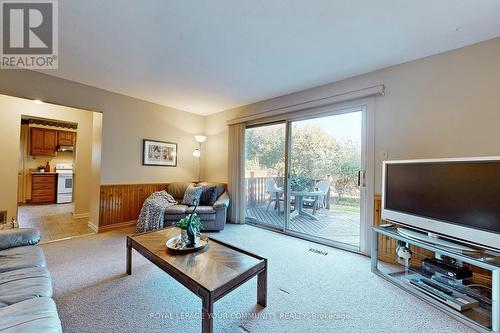 4 Melbourne Place, Brampton, ON - Indoor Photo Showing Living Room